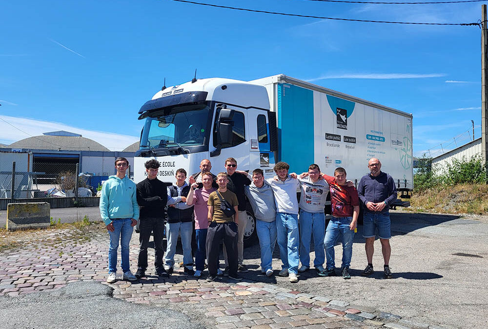 Première conduite intensive en porteur pour les élèves de seconde CAP conducteur routier.